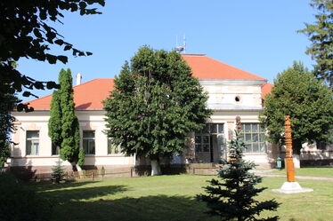 A nagyajtai községháza. A szerző felvétele