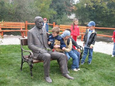 Elek apó kisbaconi szobra, Vargha Mihály alkotása. Fotó: Albert Levente