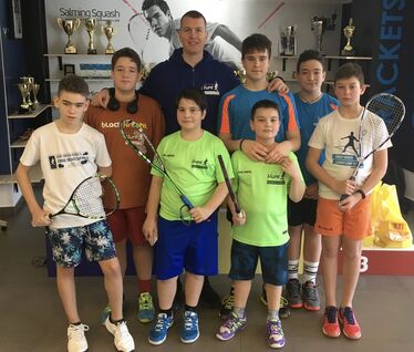 Bara Hunor edző és a Kovászna Squash SKE versenyzői