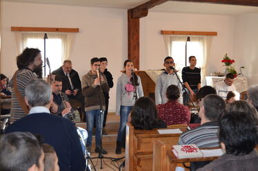 Az ige és a zene közösséget teremt. Deák Mária felvétele