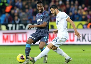 John Obi Mikel (12) a koronavírus miatt nem akart jatszani