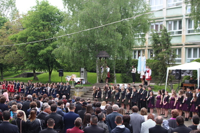 Ballagás a Baróti Szabó Dávid Középiskolában. A szerző archív felvétele