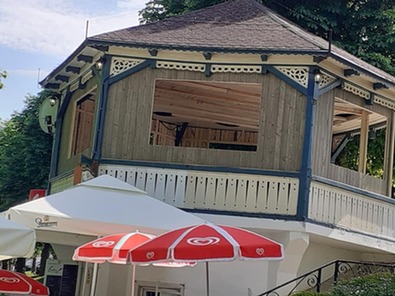 Beépítik a pavilont. Fotó: Domahidi Ildikó