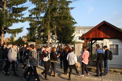 Tanévkezdés a kovásznai Kőrösi Csoma Sándor Líceumban. Ott is megjelent a koronavírus.  Fotó: Bokor Gábor
