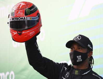 A győztes Hamilton megdöntötte Michael Schumacher rekordját. Fotó: MTI / EPA