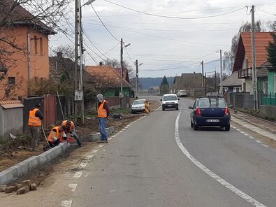 Közelednek a Feketeügy hídjához a járdaépítéssel. A szerző felvétele