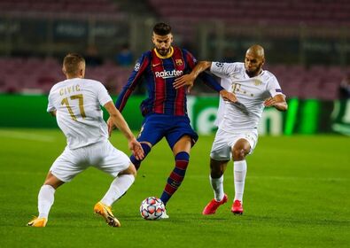 Gerard Piqué nem játszik a Puskás Arénában