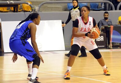 Apolonia Thomas (fehérben). Fotó: FIBA