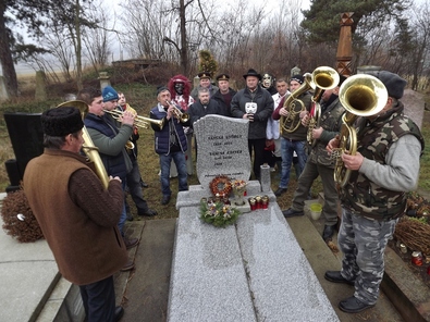 Váncsa Györgyre emlékeztek sírjánál.  Szigyártó András archív felvétele