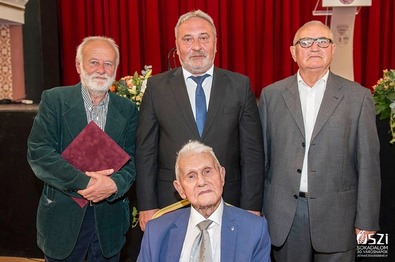 A 2019-es Pro Urbe díjasok a polgármester társaságában. Tofán Levente archív felvétele
