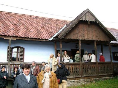 Mi hull ki, mi marad meg az idő rostáján? Kápolnásfaluban mi tart meg? (Bánja-e  a  székely? / 17/1.)