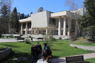 Évről évre romlik a gazdátlan művelődési ház állapota. Fotó: Albert Levente