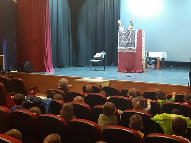 Nagy sikernek örvendett A vizikígyó lánya című bábelőadás. Fotó: Bábelőadás Kovászna