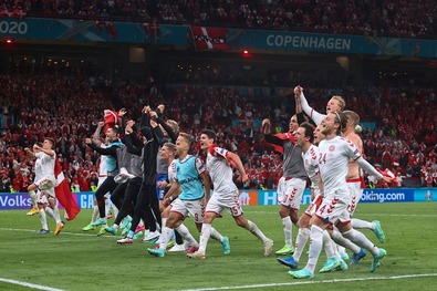 A továbbjutását ünneplő dán válogatott. Fotó: Facebook / UEFA EURO 2020