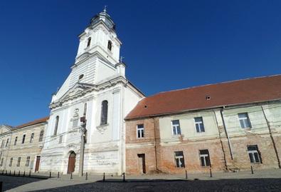 A kantai Szentháromság-templomba új segédlelkész érkezik. A szerző felvétele