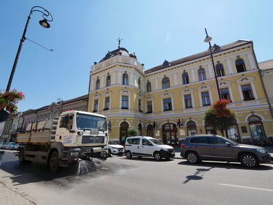 Fiatalokat vár a sepsiszentgyörgyi városháza. Fotó: Mózes László