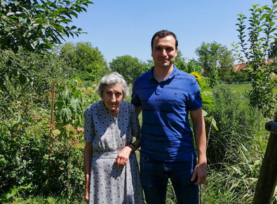 A 95 éves Sári néni és unokája, Dániel. A szerző felvételei