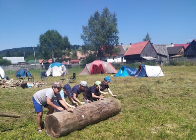 Fiatal táborozók Kommandón. Fotó: Tündérvár – Székely nagycsaládosok egyesülete 