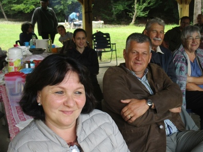 Előtérben Sikó Csaba és felesége, Ilona. A szerző felvétele