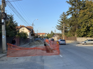 A Mező utca környékén az úttest felét lezárták. A szerző felvétele