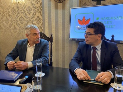 Tamás Sándor és Zsigmond Barna Pál a pénteki, Dálnokban tartott sajtótájékoztatón. A szerző felvétele
