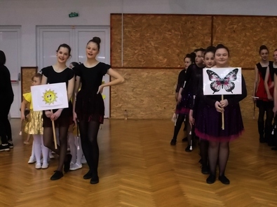 Mazsorettek az ünnepi rendezvényen.  Fotó: Daczó Barna