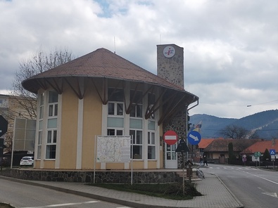 Kovászna emblematikus épülete a Tourinfó. A szerző felvétele