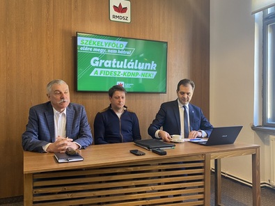Tamás Sándor, Bodor László és Antal Árpád a keddi sajtótájékoztatón. Fotó: Nagy D. István