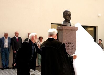 A névadó ünnepségen leleplezték Csiha Kálmán szobrát, Vetró András szobrászművész alkotását. A szerző felvétele