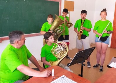 Zajlik a zeneoktatás a táborban. A szerző felvétele