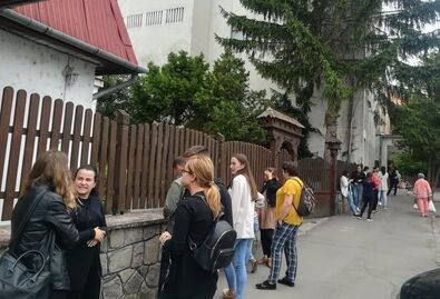 A négyórás írásbeli vizsgáról ki elégedetten, ki elkeseredve jött ki. Fekete Réka felvétele