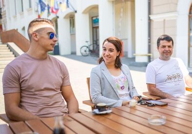 Szabó Norbert, Vargha Fruzsina és Bonaventura atya. Fotó: Kocsis B. János