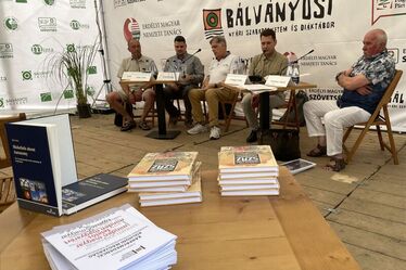 Gazda Zoltán (moderátor), Dabis Attila, Csóti György, Györgyi Attila (moderátor) és Komlóssy József. A szerző felvétele