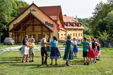 A néptánctábor résztvevői. Fotó: Tana Zoltán
