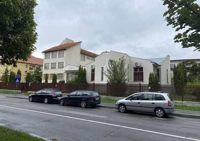 Az iskola új épülete. A szerző felvétele