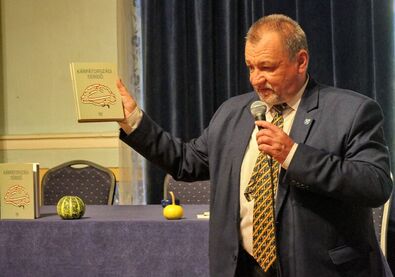 Szekeres Attila, a könyv szerkesztője. Fotó: Albert Levente