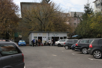 A szemerjai piac és a szomszédságában lévő parkoló. Fotó: Albert Levente