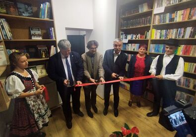 Az avatószalagot Ilyés Botond, Szonda Szabolcs és Tamás Sándor vágta el. A szerző felvétele