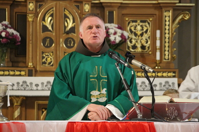 Böjte Csaba a sepsiszentgyörgyi Szent József-templomban tartott szentmisén. Fotó: Albert Levente