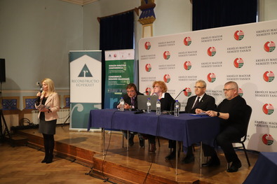 Sándor Krisztina, Marius Ghilezan, Farkas Réka, Tőkés László és Izsák Balázs. Fotó: Albert Levente