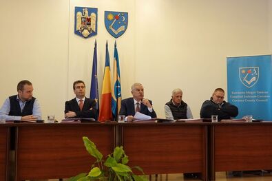 Tamás Sándor (középen) előterjeszti a határozattervezetet. A szerző felvétele