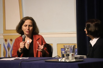 Tompa Andrea és Pieldner Judit a Bod Péter Megyei Könyvtárban. Fotó: Albert Levente