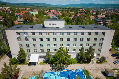 A fertőző osztálynak helyet biztosító épületet is szigetelik. Fotó: Kocsis B. János