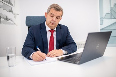 Miklós Zoltán képviselő nem bízik benne, hogy eltörlik a részmunkaidős szerződések többletadóját. Fotó: Facebook / Miklós Zoltán