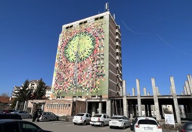 Lebontják a szállodaépületet. A szerző felvétele