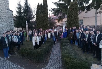 Háromszék körzet cserkészcsapatainak képviselői a Bi-Pi-emlékünnepségen. A szerző felvétele