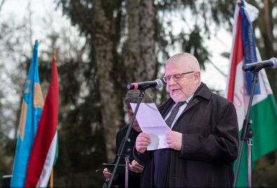 Izsák Balázs felolvassa a kiáltványt. Fotó: Toró Attila