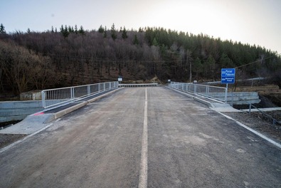 Aszfaltút és új híd Besenyő és Maksa között. Kocsis B. János felvétele