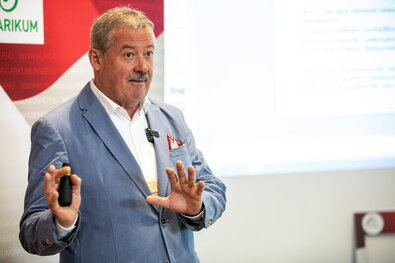 V. Németh Zsolt, a magyar életmód és nemzeti értékeink védelméért felelős miniszterelnöki biztos beszédet mond a Hungarikum ünnepen a Duna-Házban. Fotó: MTI / Rosta Tibor