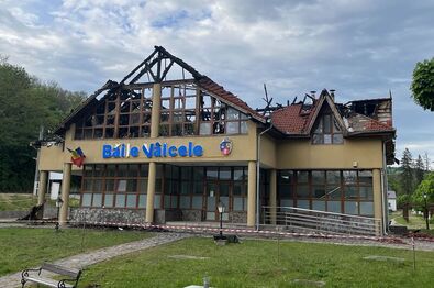 Az előpataki gyógyvízfürdő és kezelőközpont épülete a vasárnapi tűz után. Fotó: Nagy D. István